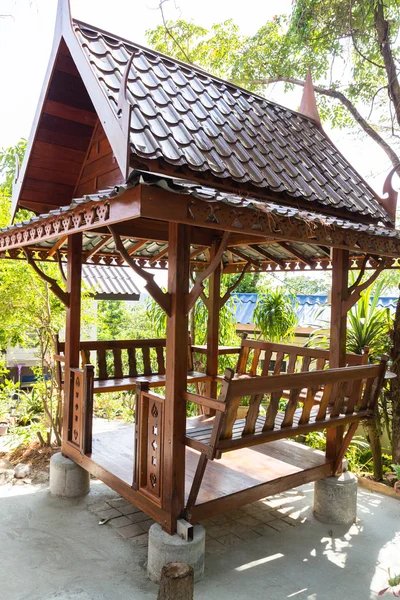 Asiático estilo gazebo de madeira — Fotografia de Stock