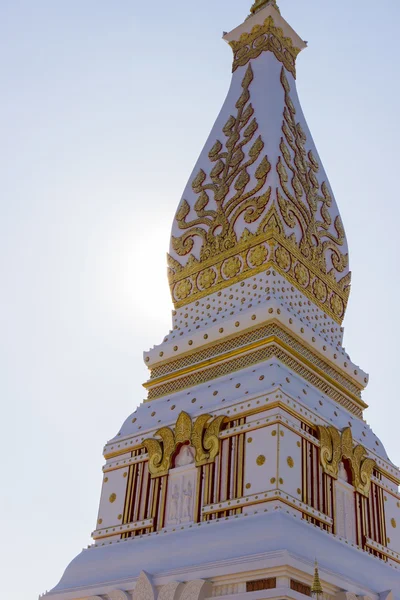 Белая буддийская пагода — стоковое фото