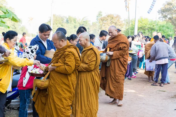 People put food on buddhist monk alms bowl — Stock Photo, Image
