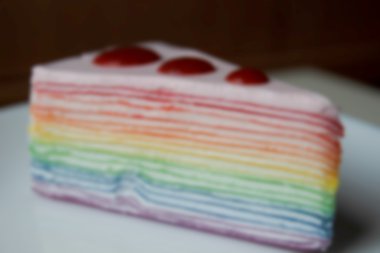 çilek sosu toppin ile bulanık ufuk gökkuşağı krep pasta