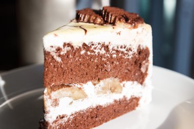 krema ve muz ile çikolatalı kek