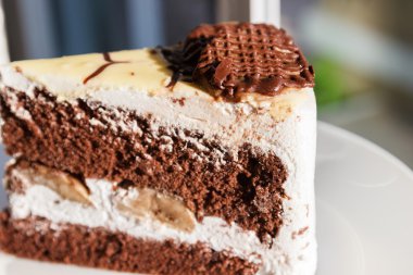 krema ve muz ile çikolatalı kek