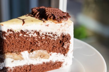 krema ve muz ile çikolatalı kek