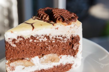 krema ve muz ile çikolatalı kek