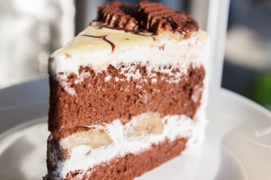 krema ve muz ile çikolatalı kek