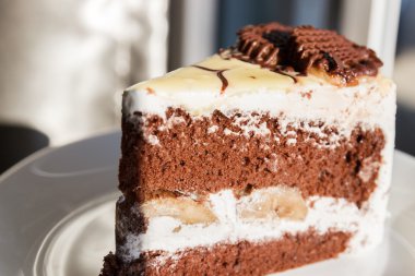 krema ve muz ile çikolatalı kek