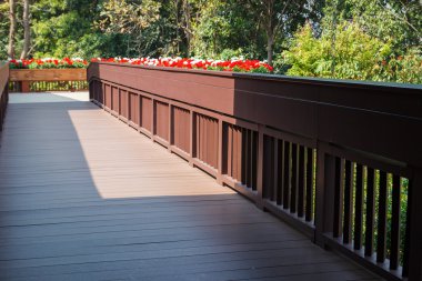 terasta ahşap yürüme yolu 