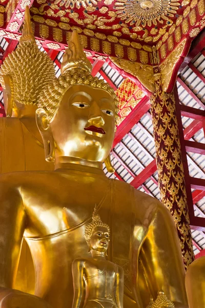 Golden buddha statue — Stock Photo, Image