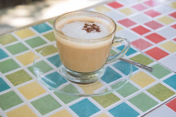 뜨거운 카푸치노 커피 계 피 토 핑과 — 스톡 사진