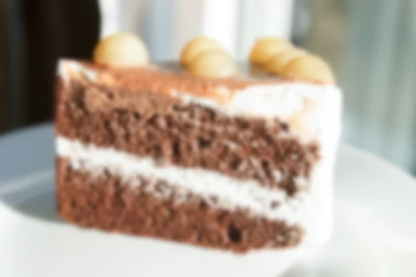 Torta al cioccolato sfocata sfocata con macadamia in cima per backgr — Foto Stock