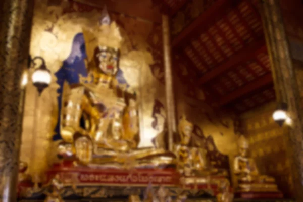 Suddig defocused bild av gyllene buddha staty för bakgrund — Stockfoto