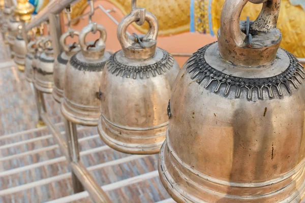 Satır alaşım Bell'in merdiven üzerinde — Stok fotoğraf