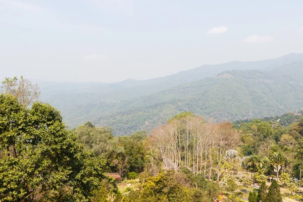 Вид на горы в сельской местности Таиланда — стоковое фото