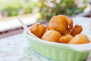 meyilli kızarmış muz topu