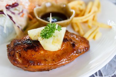 kızarmış tavuk biftek ile Fransız