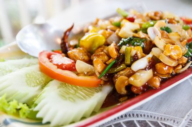 kızarmış tavuk stir fry kaşu somun