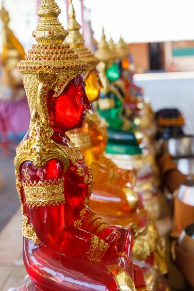 Röd buddha staty — Stockfoto