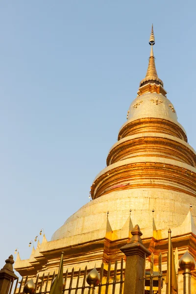 Złoty Buddyjski pagoda — Zdjęcie stockowe