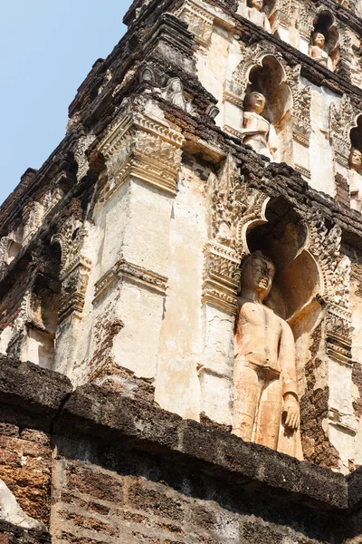 Scultura buddha sulla pagoda buddhista nel tempio — Foto Stock