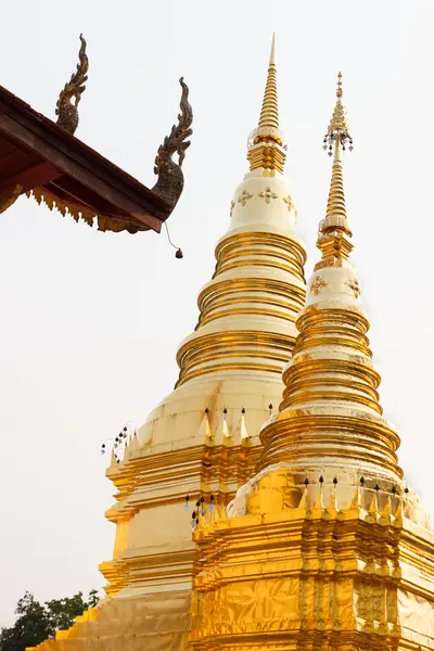 Zlatá pagoda buddhistické — Stock fotografie