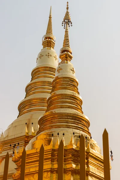 Золота пагода буддійських — стокове фото