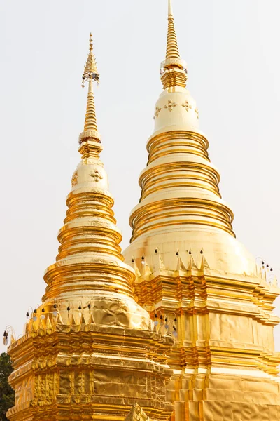 Pagode budista dourado — Fotografia de Stock