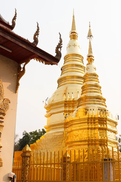 Złoty Buddyjski pagoda — Zdjęcie stockowe