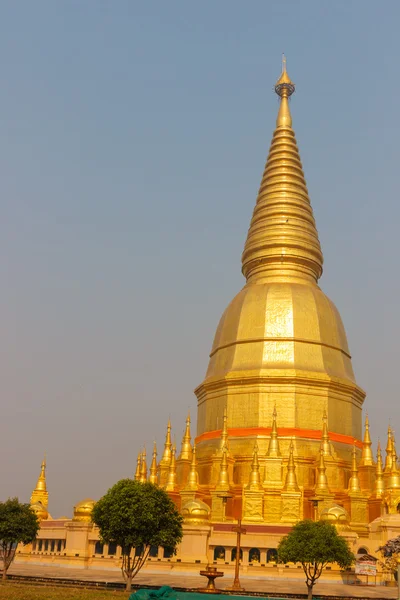 Złoty Buddyjski pagoda — Zdjęcie stockowe