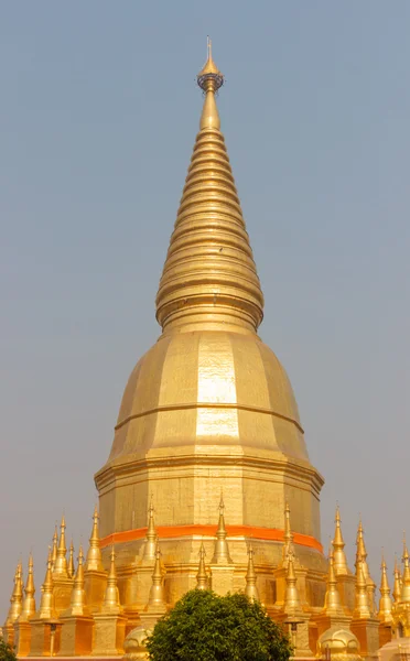 Pagode budista dourado — Fotografia de Stock