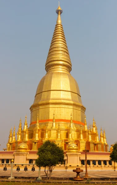 Gyllen buddhistisk pagode – stockfoto