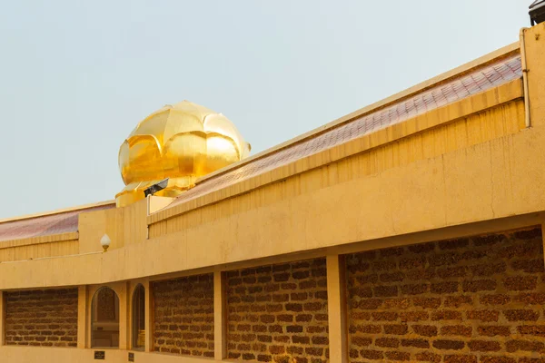 Golden water lily decorating on temple roof — Stock Photo, Image