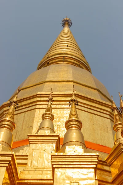 Złoty Buddyjski pagoda — Zdjęcie stockowe