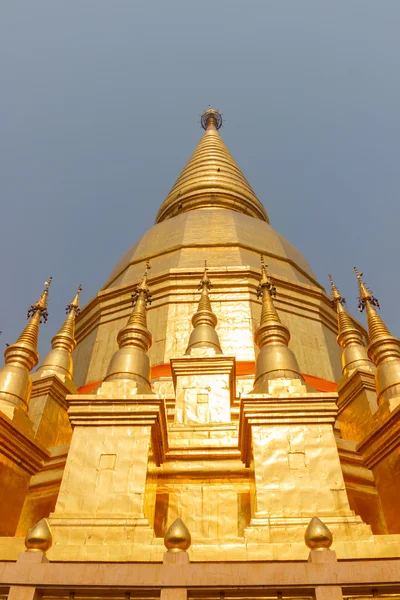 Złoty Buddyjski pagoda — Zdjęcie stockowe
