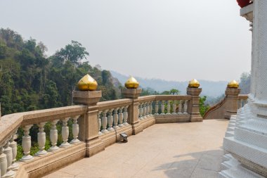 dağ manzaralı balkon