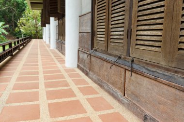 Bahçe manzaralı balkon 