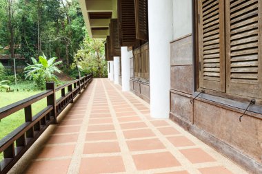 Bahçe manzaralı balkon 