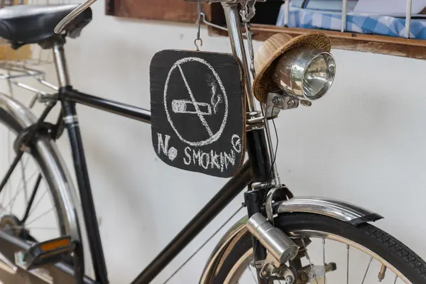 No smoking sign on the black bicycle — Stock Photo, Image