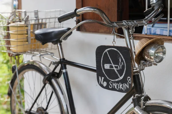 No smoking sign on the black bicycle — Stock Photo, Image