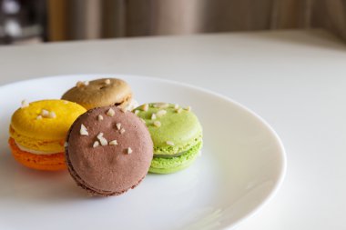 Turuncu, beyaz, kahverengi yeşil magaroon 