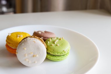 Turuncu, beyaz, kahverengi yeşil magaroon 