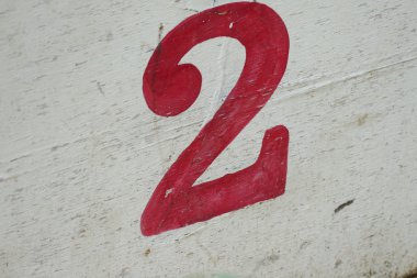 İkinci kırmızıyla boyalı