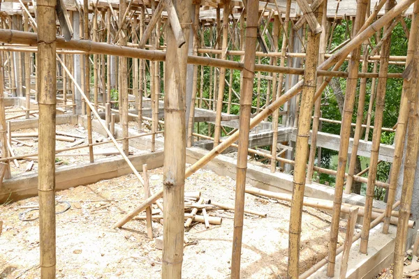 La estructura del edificio durante la construcción — Foto de Stock