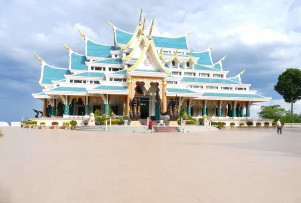 Architettura in stile thailandese della chiesa buddista — Foto Stock