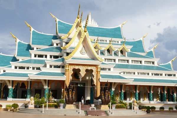 Thajsko styl architektury buddhistické církve — Stock fotografie