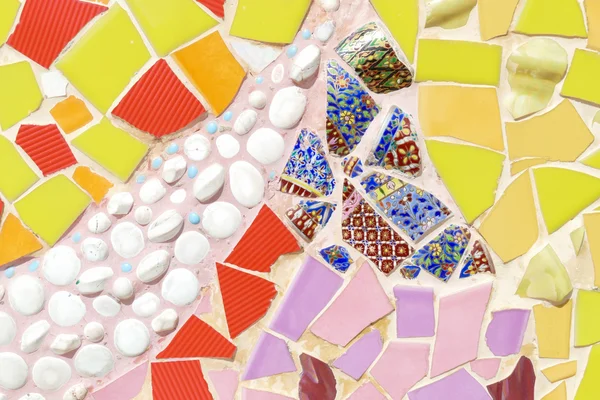 The colorful broken tile and decorating on wall — Stock Photo, Image