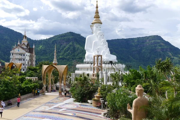 Statue 5 bouddha blanc — Photo