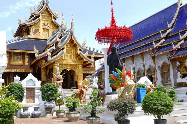 Architecture of buddhist church in temple — Stock Photo, Image