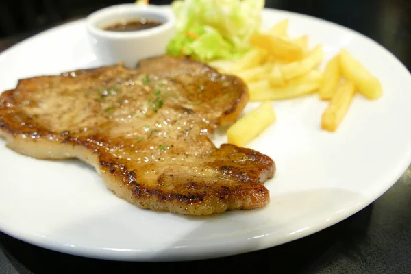 Filete de cerdo con salsa —  Fotos de Stock