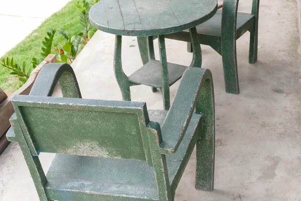 Mesa y silla de madera verde —  Fotos de Stock