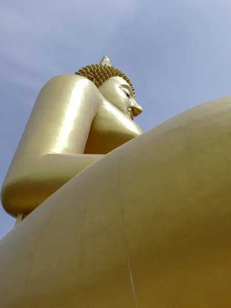 Grande statua di Budda d'oro — Foto Stock